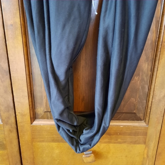 NWOT Beyong Yoga Infinity Scarf with Hidden Zipper Cellphone Pocket black OS - Picture 5 of 11